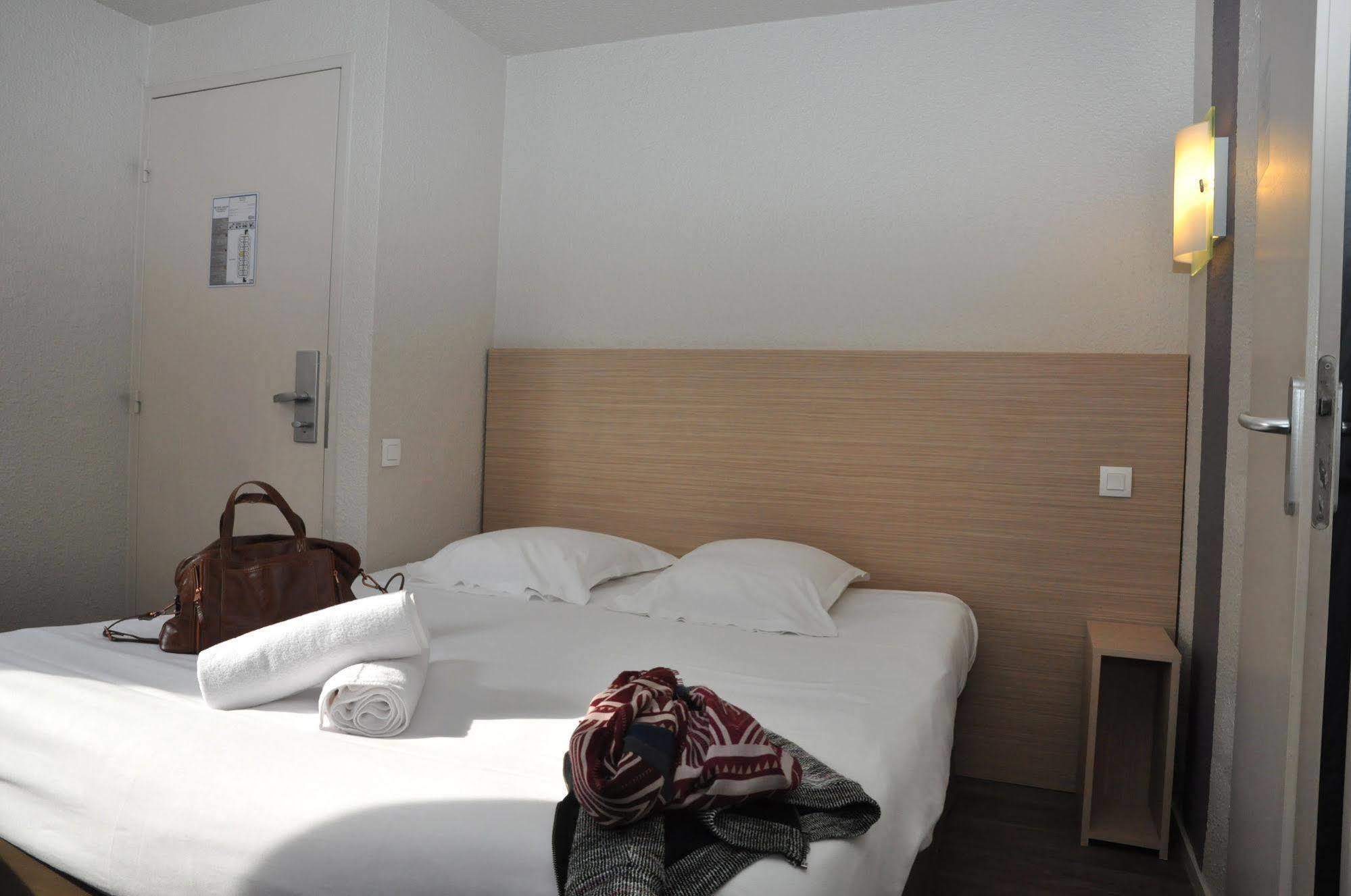 B Hotel Caen Mondeville Mondeville  Bagian luar foto